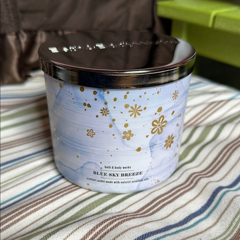 Bath & Body Works Blue Sky Breeze 3 Wick Candle